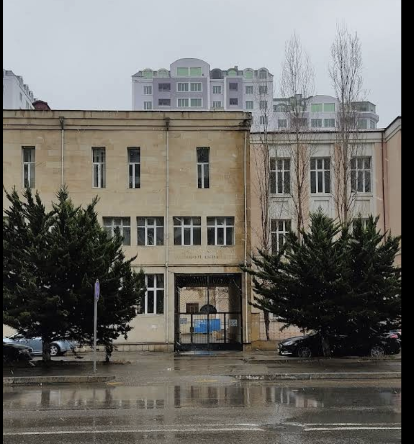 Nəsimi rayon 152 saylı orta məktəb logo